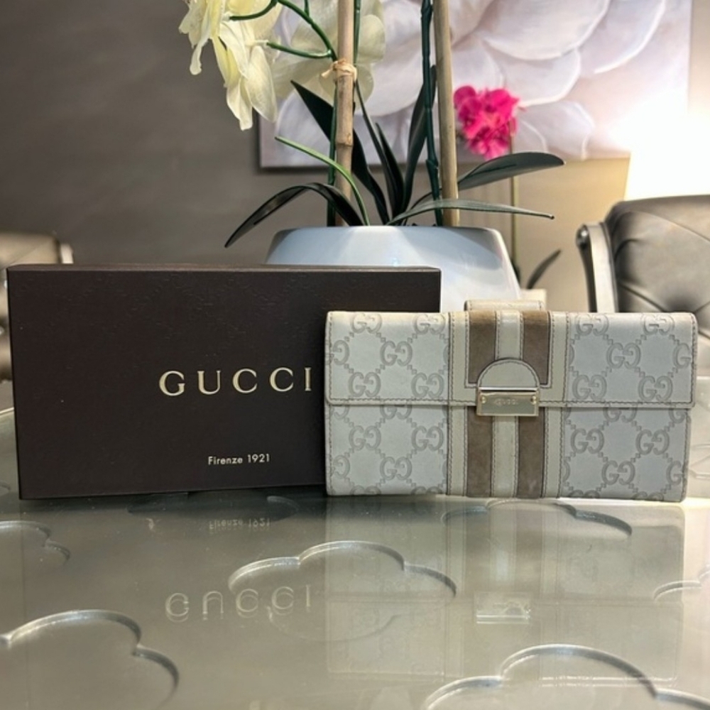 Gucci Beige and Gold Women's Wallet NWOT